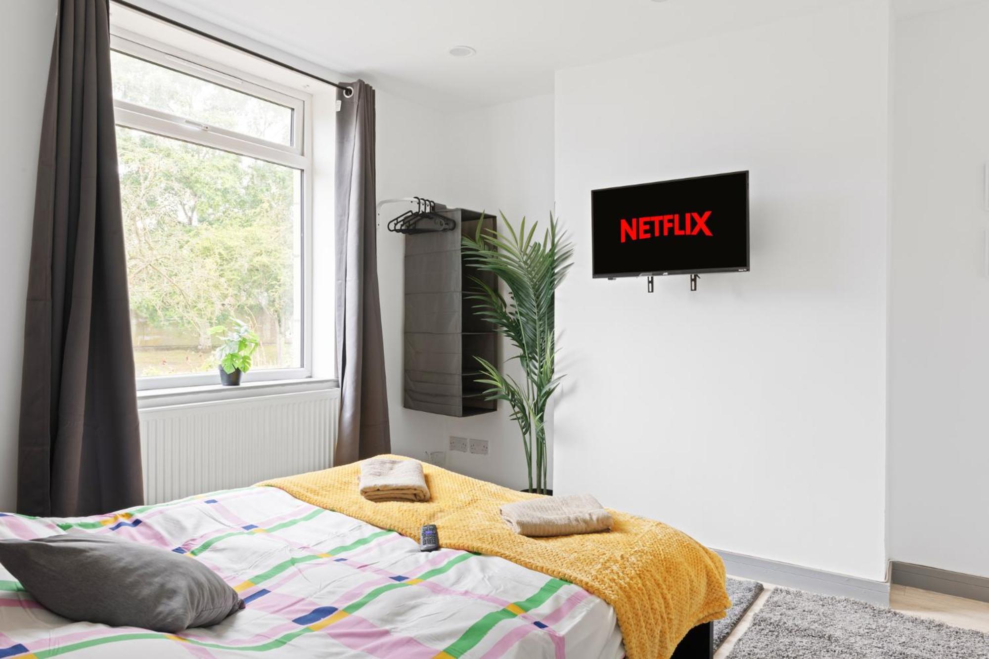 Stanion Luxurious 3 Bedroom Modern House Northamptonshire, Double, Twins, Single, Free Parking, Free Wi-Fi, Pets, Up To 8 Sleeps, 4 Smart Tvs كوربي المظهر الخارجي الصورة