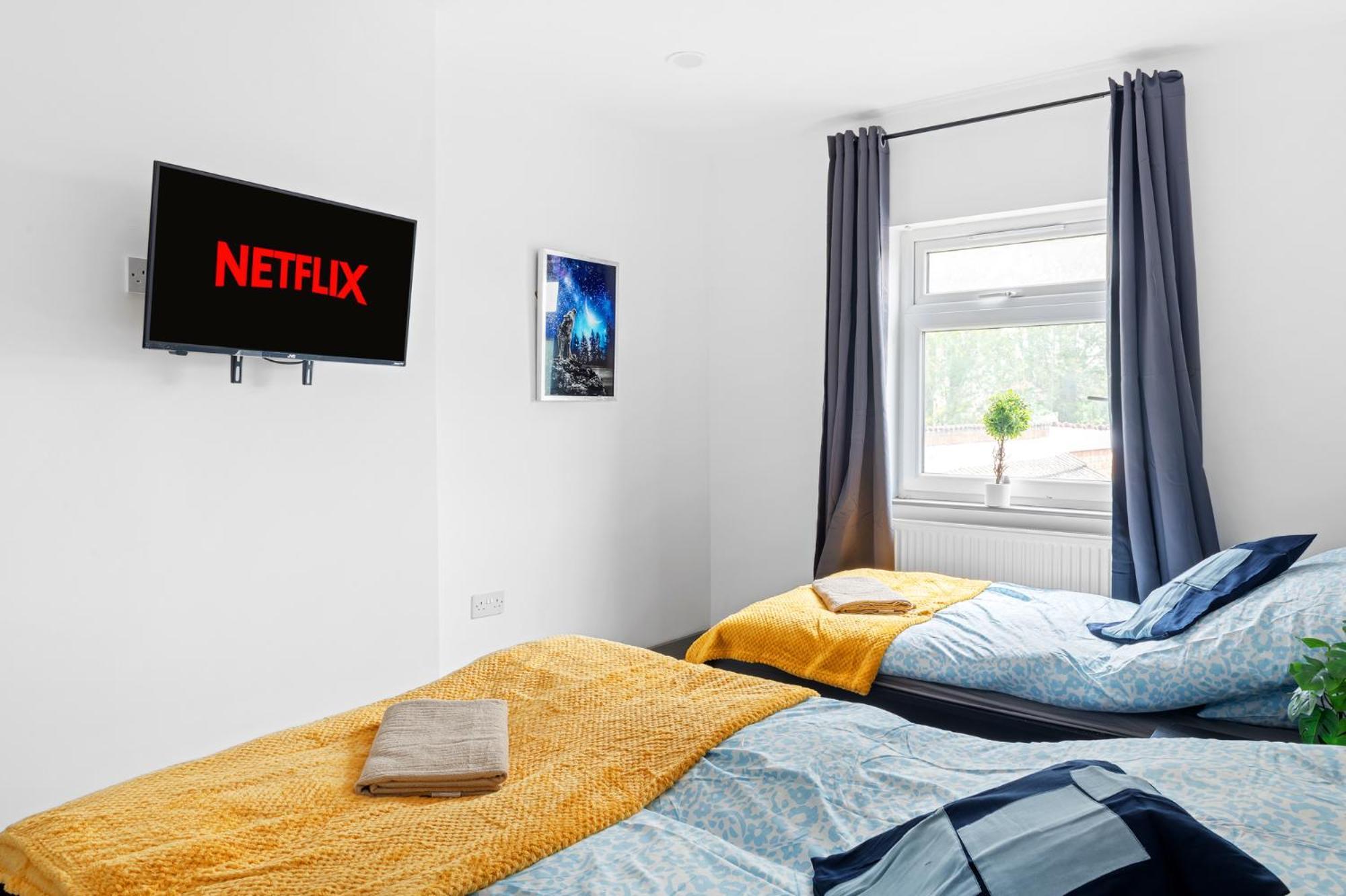 Stanion Luxurious 3 Bedroom Modern House Northamptonshire, Double, Twins, Single, Free Parking, Free Wi-Fi, Pets, Up To 8 Sleeps, 4 Smart Tvs كوربي المظهر الخارجي الصورة