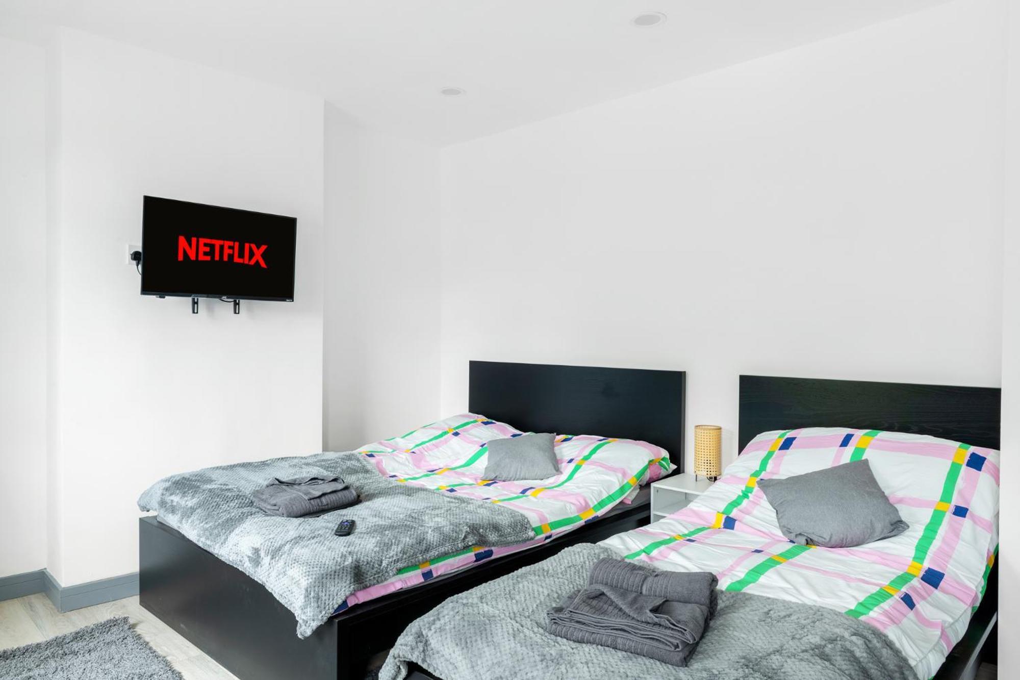Stanion Luxurious 3 Bedroom Modern House Northamptonshire, Double, Twins, Single, Free Parking, Free Wi-Fi, Pets, Up To 8 Sleeps, 4 Smart Tvs كوربي المظهر الخارجي الصورة