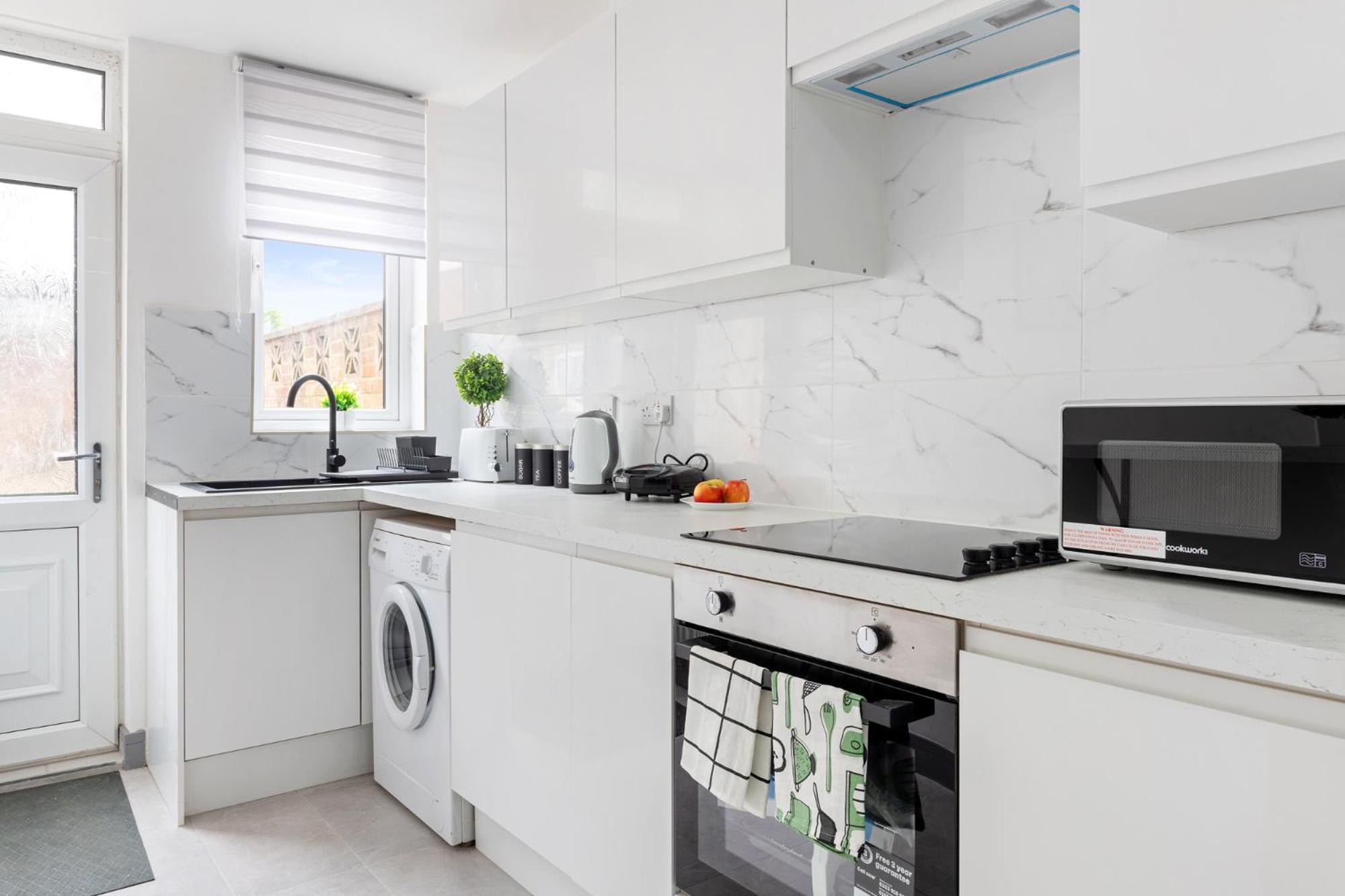 Stanion Luxurious 3 Bedroom Modern House Northamptonshire, Double, Twins, Single, Free Parking, Free Wi-Fi, Pets, Up To 8 Sleeps, 4 Smart Tvs كوربي المظهر الخارجي الصورة