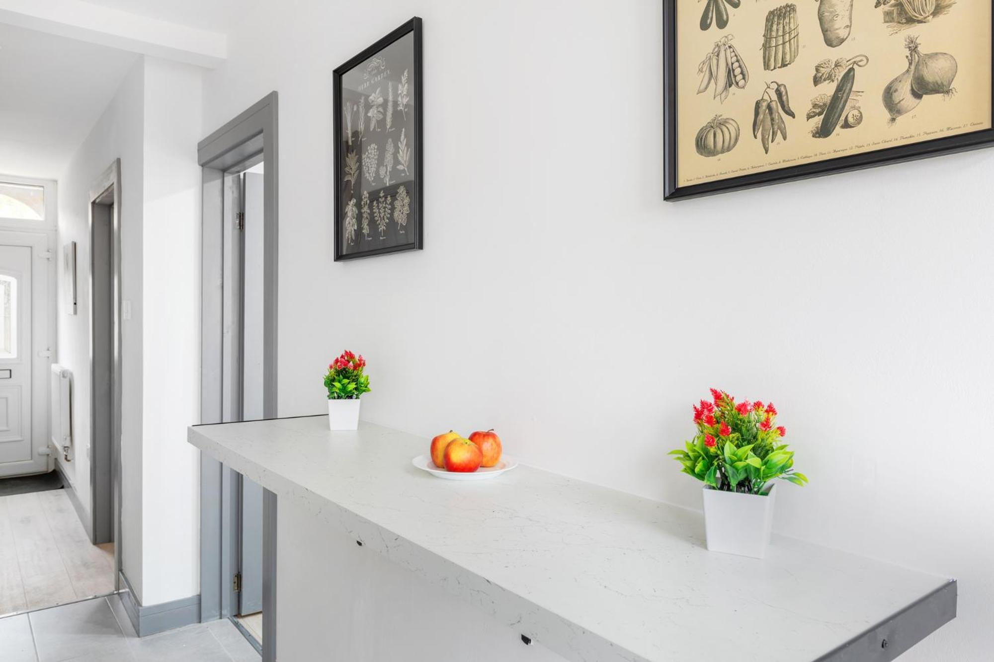 Stanion Luxurious 3 Bedroom Modern House Northamptonshire, Double, Twins, Single, Free Parking, Free Wi-Fi, Pets, Up To 8 Sleeps, 4 Smart Tvs كوربي المظهر الخارجي الصورة