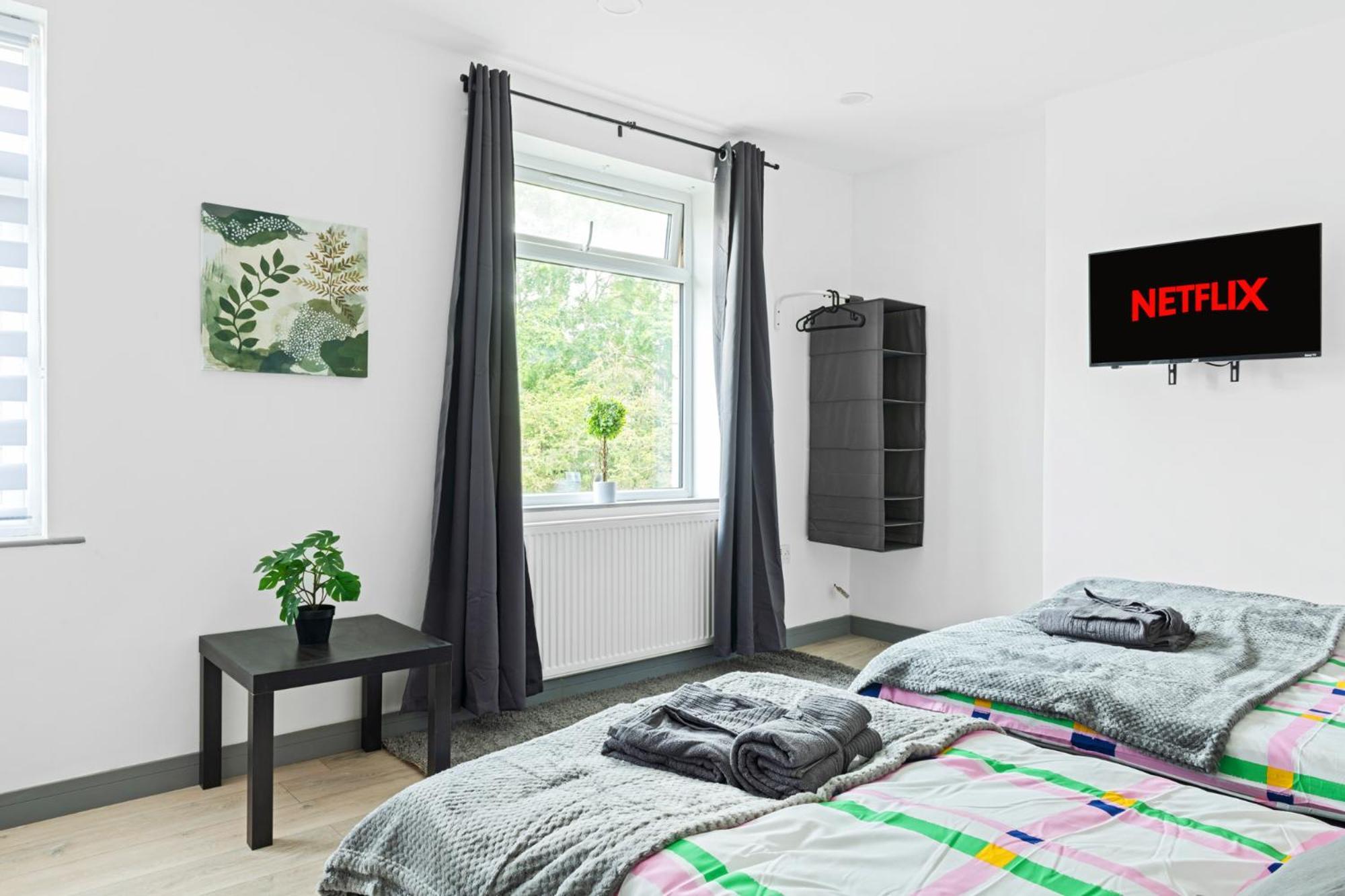 Stanion Luxurious 3 Bedroom Modern House Northamptonshire, Double, Twins, Single, Free Parking, Free Wi-Fi, Pets, Up To 8 Sleeps, 4 Smart Tvs كوربي المظهر الخارجي الصورة